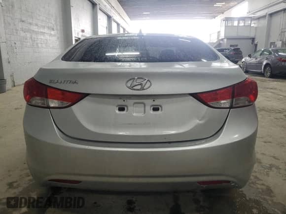 2013 Hyundai Elantra GLS z VIN KMHDH4AE2DU797387, wystawiony jako Copart lot #57596315 z przebiegiem 113 144 mil mil oraz Czysty tytuł • Clean title. Historia ofert i sprzedaży dostępna na DreamBid. Obrazek 6.