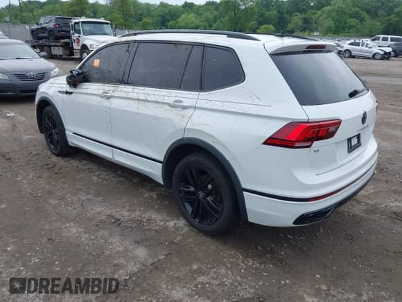 2022 Volkswagen Tiguan SE R-Line Black с VIN 3VV8B7AX8NM006023, выставлен на аукционе IAAI как лот 42258466 с пробегом Не указан миль и . История ставок и продаж доступна на DreamBid. Изображение 3.