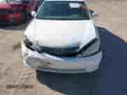 2005 Toyota Camry XLE z VIN 4T1BE32K65U595880, wystawiony jako IAAI lot #43437601 z przebiegiem 221 519 mil mil oraz . Historia ofert i sprzedaży dostępna na DreamBid. Obrazek 12.