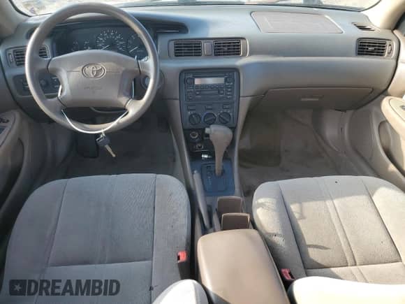 2001 Toyota Camry CE z VIN 4T1BG22K51U038103, wystawiony jako Copart lot #71917925 z przebiegiem 108 801 mil mil oraz Szkoda całkowita • Salvage title. Historia ofert i sprzedaży dostępna na DreamBid. Obrazek 8.