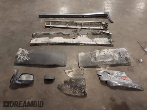 2002 Hyundai Santa Fe GLS with VIN KM8SC73D02U244102, listed as a IAAI auction lot 43325059 with 165,904 mi miles and . Bid and sale history available at DreamBid. Image 12.