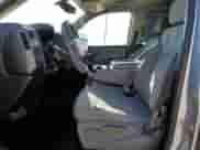 2018 Chevrolet Silverado 1500 Custom z VIN 1GCRCPEH8JZ328981, wystawiony jako Copart lot #44075575 z przebiegiem 56 742 mil mil oraz Szkoda całkowita • Salvage title. Historia ofert i sprzedaży dostępna na DreamBid. Obrazek 7.