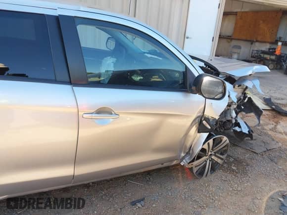 2021 Mitsubishi Outlander ES z VIN JA4APUAU0MU005863, wystawiony jako IAAI lot #43105275 z przebiegiem 65 449 mil mil oraz . Historia ofert i sprzedaży dostępna na DreamBid. Obrazek 20.