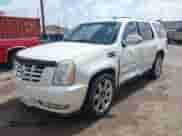 2010 Cadillac Escalade Premium z VIN 1GYUKCEF5AR161736, wystawiony jako IAAI lot #42742355 z przebiegiem 167 681 mil mil oraz . Historia ofert i sprzedaży dostępna na DreamBid. Obrazek 2.