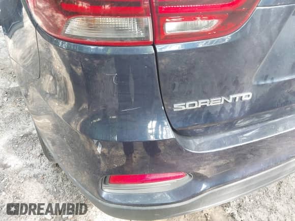 2020 Kia Sorento LX with VIN 5XYPG4A55LG629750, listed as a IAAI auction lot 42475605 with 71,598 mi miles and . Bid and sale history available at DreamBid. Image 6.