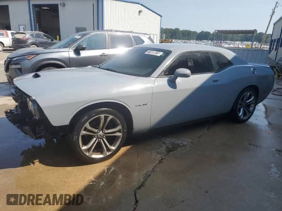 2021 Dodge Challenger R/T z VIN 2C3CDZBT8MH526525, wystawiony jako Copart lot #71509615 z przebiegiem 86 313 mil mil oraz Czysty tytuł • Clean title. Historia ofert i sprzedaży dostępna na DreamBid. Obrazek 1.