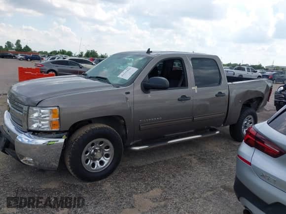 2012 Chevrolet Silverado 1500 LS z VIN 3GCPCREA1CG237415, wystawiony jako IAAI lot #43135420 z przebiegiem 215 687 mil mil oraz . Historia ofert i sprzedaży dostępna na DreamBid. Obrazek 14.