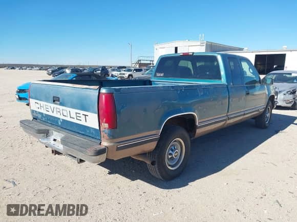1997 Chevrolet Silverado 2500 z VIN 1GCGC29R3VE156465, wystawiony jako IAAI lot #41231908 z przebiegiem 292 681 mil mil oraz . Historia ofert i sprzedaży dostępna na DreamBid. Obrazek 4.