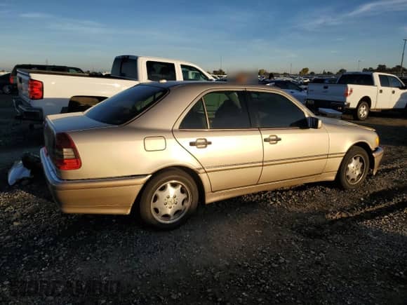 2000 Mercedes-Benz C 230/260/280/320 z VIN WDBHA29GXYA856258, wystawiony jako Copart lot #80350404 z przebiegiem 245 687 mil mil oraz Szkoda całkowita • Salvage title. Historia ofert i sprzedaży dostępna na DreamBid. Obrazek 3.