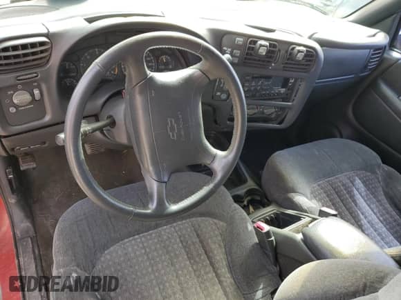 1998 Chevrolet Blazer LS with VIN 1GNDT13W0W2231600, listed as a Copart auction lot 47641935 with 242,102 mi miles and Salvage title. Bid and sale history available at DreamBid. Image 8.