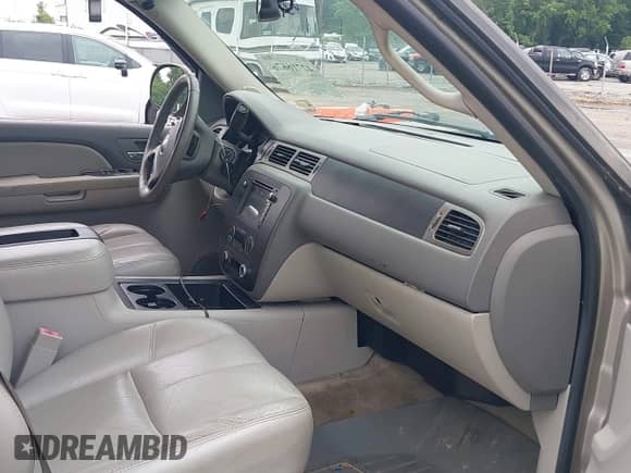 2007 Chevrolet Suburban LT with VIN 3GNFC16057G172472, listed as a IAAI auction lot 42716676 with 262,281 mi miles and . Bid and sale history available at DreamBid. Image 5.