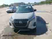 2024 Nissan Kicks SR с VIN 3N1CP5DV3RL519560, выставлен на аукционе Copart как лот 69415445 с пробегом 29 455 миль миль и Списание • Salvage title. История ставок и продаж доступна на DreamBid. Изображение 15.