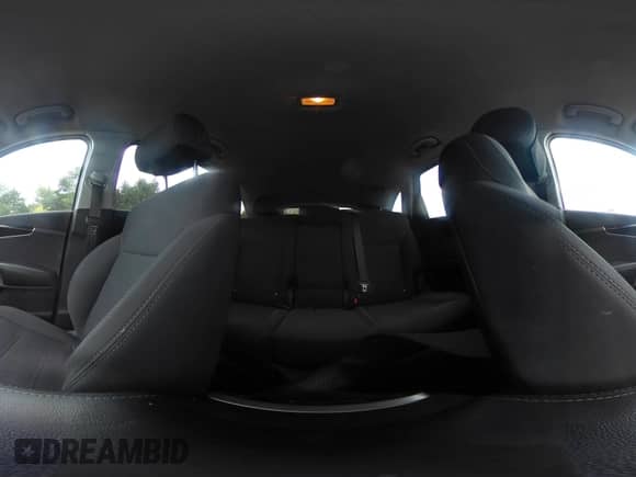 2019 Kia Sorento L с VIN 5XYPG4A30KG540438, выставлен на аукционе IAAI как лот 42405068 с пробегом 82 607 миль миль и . История ставок и продаж доступна на DreamBid. Изображение 18.