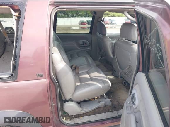 1996 Chevrolet Suburban с VIN 1GNFK16R8TJ380999, выставлен на аукционе IAAI как лот 43283479 с пробегом Не указан миль и . История ставок и продаж доступна на DreamBid. Изображение 8.