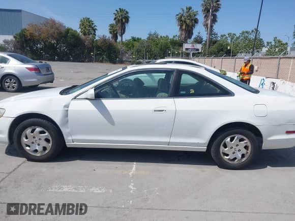 1998 Honda Accord EX with VIN 1HGCG3279WA012740, listed as a IAAI auction lot 42290636 with 240,159 mi miles and . Bid and sale history available at DreamBid. Image 14.