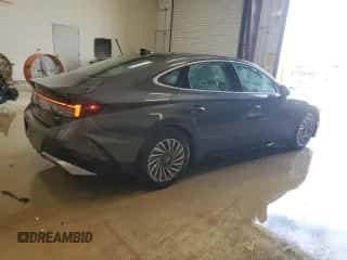 2025 Hyundai Sonata SEL z VIN KMHL34JJ2SA122130, wystawiony jako Copart lot #89928885 z przebiegiem 15 707 mil mil oraz Czysty tytuł • Clean title. Historia ofert i sprzedaży dostępna na DreamBid. Obrazek 3.