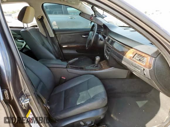 2006 BMW 3 Series 325i с VIN WBAVB13556PT08727, выставлен на аукционе Copart как лот 70749945 с пробегом 217 819 миль миль и Списание • Salvage title. История ставок и продаж доступна на DreamBid. Изображение 7.