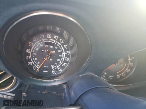 1977 Chevrolet Corvette с VIN 1Z37X7S430859, выставлен на аукционе Copart как лот 49792265 с пробегом 66 878 миль миль и Списание • Salvage title. История ставок и продаж доступна на DreamBid. Изображение 9.