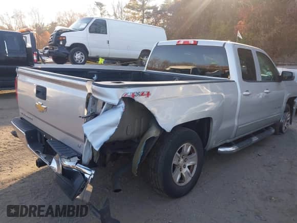 2015 Chevrolet Silverado 1500 LT z VIN 1GCVKREC8FZ415689, wystawiony jako IAAI lot #40782568 z przebiegiem 111 261 mil mil oraz . Historia ofert i sprzedaży dostępna na DreamBid. Obrazek 4.