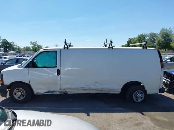 2017 Chevrolet Express Cargo z VIN 1GCWGBFF6H1120324, wystawiony jako IAAI lot #43072393 z przebiegiem 251 729 mil mil oraz . Historia ofert i sprzedaży dostępna na DreamBid. Obrazek 13.