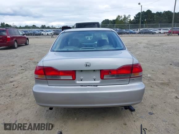2001 Honda Accord EX с VIN 1HGCG16551A042419, выставлен на аукционе IAAI как лот 43315744 с пробегом 168 706 миль миль и . История ставок и продаж доступна на DreamBid. Изображение 17.