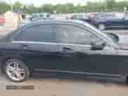 2013 Mercedes-Benz C 300 Sport с VIN WDDGF8AB4DR243233, выставлен на аукционе IAAI как лот 43098798 с пробегом 145 595 миль миль и . История ставок и продаж доступна на DreamBid. Изображение 13.