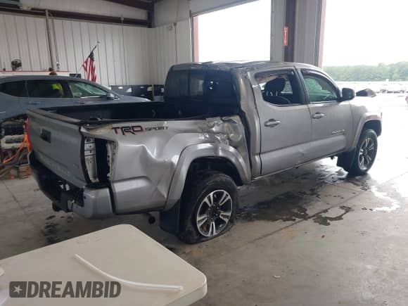 2017 Toyota Tacoma SR5 with VIN 5TFAZ5CN9HX031054, listed as a IAAI auction lot 42977558 with 150,662 mi miles and . Bid and sale history available at DreamBid. Image 4.