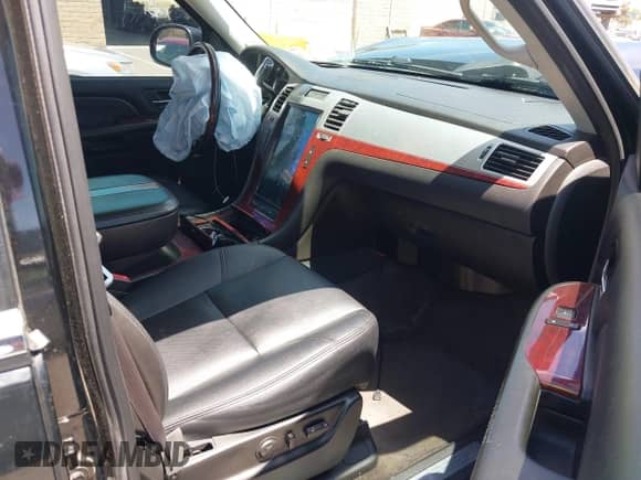 2008 Cadillac Escalade ESV с VIN 1GYFK66888R221139, выставлен на аукционе IAAI как лот 42671536 с пробегом 200 752 миль миль и . История ставок и продаж доступна на DreamBid. Изображение 5.