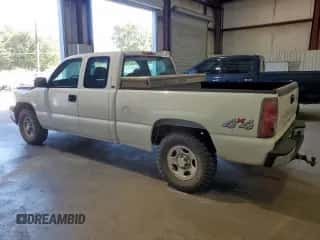 2004 Chevrolet Silverado 1500 LS z VIN 2GCEK19V141254296, wystawiony jako Copart lot #82352195 z przebiegiem 123 567 mil mil oraz Szkoda całkowita • Salvage title. Historia ofert i sprzedaży dostępna na DreamBid. Obrazek 2.