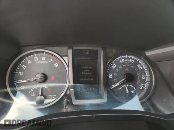 2018 Toyota Tacoma SR z VIN 3TMCZ5AN3JM164612, wystawiony jako Copart lot #70181335 z przebiegiem 134 510 mil mil oraz Szkoda całkowita • Salvage title. Historia ofert i sprzedaży dostępna na DreamBid. Obrazek 9.
