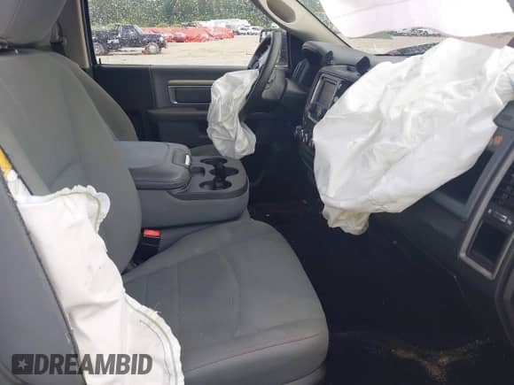 2019 Ram 1500 Tradesman z VIN 3C6JR6DT0KG506015, wystawiony jako IAAI lot #42857503 z przebiegiem 64 834 mil mil oraz . Historia ofert i sprzedaży dostępna na DreamBid. Obrazek 5.