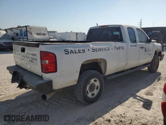2013 Chevrolet Silverado 2500HD with VIN 1GB2CVC8XDZ356945, listed as a Copart auction lot 76039334 with 223,018 mi miles and Clean title. Bid and sale history available at DreamBid. Image 3.