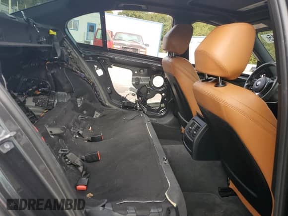 2018 BMW 3 Series 330i xDrive z VIN WBA8D9C58JEB35637, wystawiony jako Copart lot #86408015 z przebiegiem 24 544 mil mil oraz Szkoda całkowita • Salvage title. Historia ofert i sprzedaży dostępna na DreamBid. Obrazek 10.