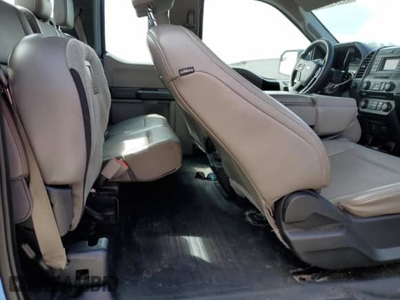 2016 Ford F-150 XL z VIN 1FTEX1C89GFB51001, wystawiony jako Copart lot #85181785 z przebiegiem 176 940 mil mil oraz Szkoda całkowita • Salvage title. Historia ofert i sprzedaży dostępna na DreamBid. Obrazek 10.