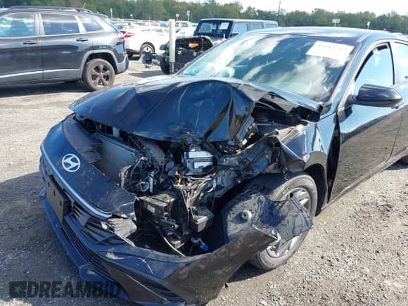 2024 Hyundai Elantra SEL z VIN KMHLM4DG1RU682016, wystawiony jako IAAI lot #43312752 z przebiegiem 31 676 mil mil oraz . Historia ofert i sprzedaży dostępna na DreamBid. Obrazek 6.