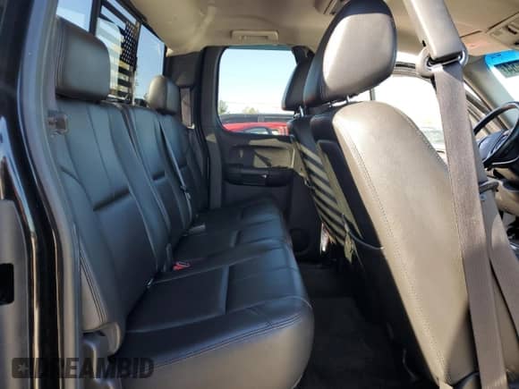 2009 GMC Sierra 1500 SLT z VIN 1GTEK39039Z228913, wystawiony jako Copart lot #76305564 z przebiegiem 166 734 mil mil oraz Czysty tytuł • Clean title. Historia ofert i sprzedaży dostępna na DreamBid. Obrazek 10.