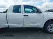 2012 Toyota Tundra z VIN 5TFRU5F10CX026554, wystawiony jako IAAI lot #43010233 z przebiegiem 221 656 mil mil oraz . Historia ofert i sprzedaży dostępna na DreamBid. Obrazek 6.