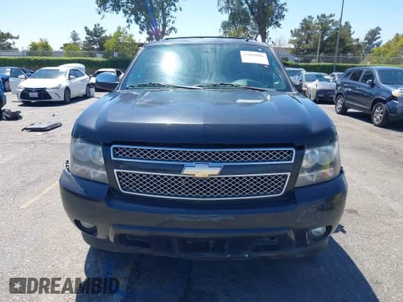 2010 Chevrolet Suburban LTZ z VIN 1GNUCKE0XAR156869, wystawiony jako IAAI lot #42899986 z przebiegiem 87 226 mil mil oraz . Historia ofert i sprzedaży dostępna na DreamBid. Obrazek 13.