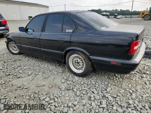 1995 BMW 5 Series с VIN WBAHE6323SGF32776, выставлен на аукционе Copart как лот 68162405 с пробегом 226 425 миль миль и Списание • Salvage title. История ставок и продаж доступна на DreamBid. Изображение 2.