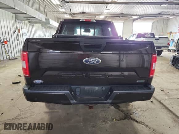 2018 Ford F-150 XLT z VIN 1FTEW1EP7JFB82021, wystawiony jako Copart lot #87015425 z przebiegiem 178 331 mil mil oraz Nie do naprawy • Non repairable. Historia ofert i sprzedaży dostępna na DreamBid. Obrazek 6.