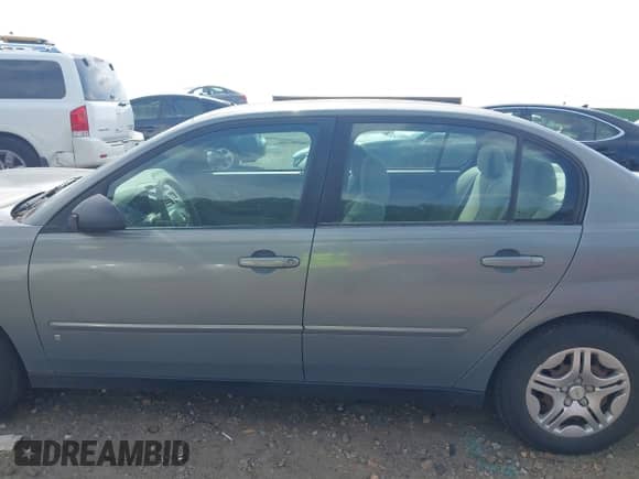 2008 Chevrolet Malibu Classic LS 1FL z VIN 1G1ZS58F48F102247, wystawiony jako IAAI lot #42222087 z przebiegiem 212 085 mil mil oraz . Historia ofert i sprzedaży dostępna na DreamBid. Obrazek 14.