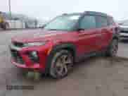 2022 Chevrolet TrailBlazer RS z VIN KL79MUSL1NB035374, wystawiony jako IAAI lot #42353563 z przebiegiem 49 870 mil mil oraz . Historia ofert i sprzedaży dostępna na DreamBid. Obrazek 18.