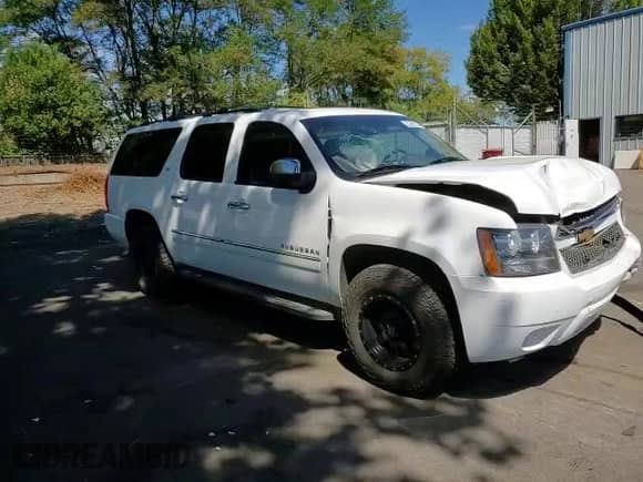 2013 Chevrolet Suburban LTZ с VIN 1GNSKKE7XDR183758, выставлен на аукционе Copart как лот 63390323 с пробегом 127 433 миль миль и Списание • Salvage title. История ставок и продаж доступна на DreamBid. Изображение 12.