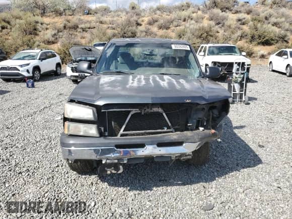 2005 Chevrolet Silverado 1500 LS z VIN 2GCEC19V651163006, wystawiony jako Copart lot #80392805 z przebiegiem 236 881 mil mil oraz Szkoda całkowita • Salvage title. Historia ofert i sprzedaży dostępna na DreamBid. Obrazek 5.