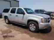 2010 Chevrolet Suburban LS с VIN 1GNUKHE36AR139194, выставлен на аукционе Copart как лот 64773325 с пробегом 224 248 миль миль и Списание • Salvage title. История ставок и продаж доступна на DreamBid. Изображение 4.