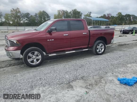 2018 Ram 1500 Big Horn z VIN 1C6RR6LG7JS245335, wystawiony jako Copart lot #84951235 z przebiegiem 134 573 mil mil oraz Szkoda całkowita • Salvage title. Historia ofert i sprzedaży dostępna na DreamBid. Obrazek 1.