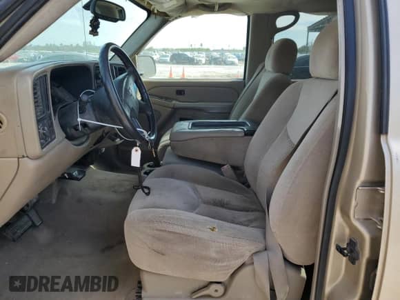 2004 Chevrolet Silverado 2500HD LS z VIN 1GCHC23U54F121873, wystawiony jako Copart lot #82857224 z przebiegiem Nie podano mil oraz Szkoda całkowita • Salvage title. Historia ofert i sprzedaży dostępna na DreamBid. Obrazek 7.