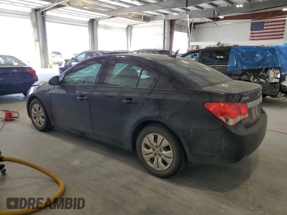 2014 Chevrolet Cruze LS z VIN 1G1PA5SH2E7457864, wystawiony jako Copart lot #85175535 z przebiegiem 140 535 mil mil oraz Szkoda całkowita • Salvage title. Historia ofert i sprzedaży dostępna na DreamBid. Obrazek 2.