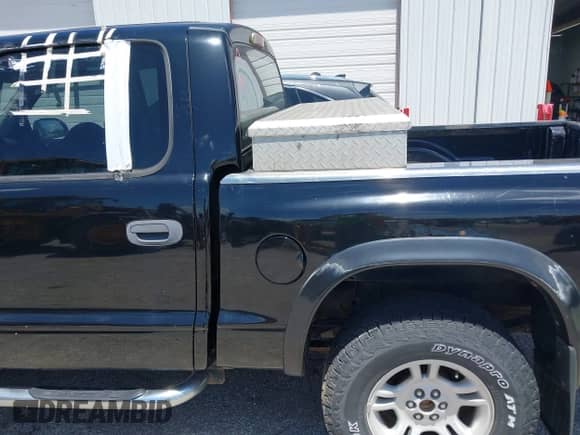 2004 Dodge Dakota Sport z VIN 1D7HG38N54S770100, wystawiony jako IAAI lot #42384350 z przebiegiem 156 645 mil mil oraz . Historia ofert i sprzedaży dostępna na DreamBid. Obrazek 6.