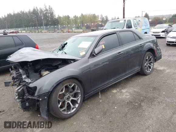 2018 Chrysler 300 S с VIN 2C3CCABG6JH283414, выставлен на аукционе IAAI как лот 43337590 с пробегом Не указан миль и . История ставок и продаж доступна на DreamBid. Изображение 2.